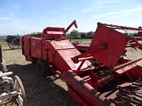Tracteur avec moissonneuse (ph F. Mrugala, St Jean de Touslas)(2)